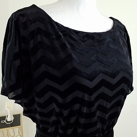 WHBM~Size XS~Black w/Zigzag Texture Belted Dress. - Picture 10 of 12